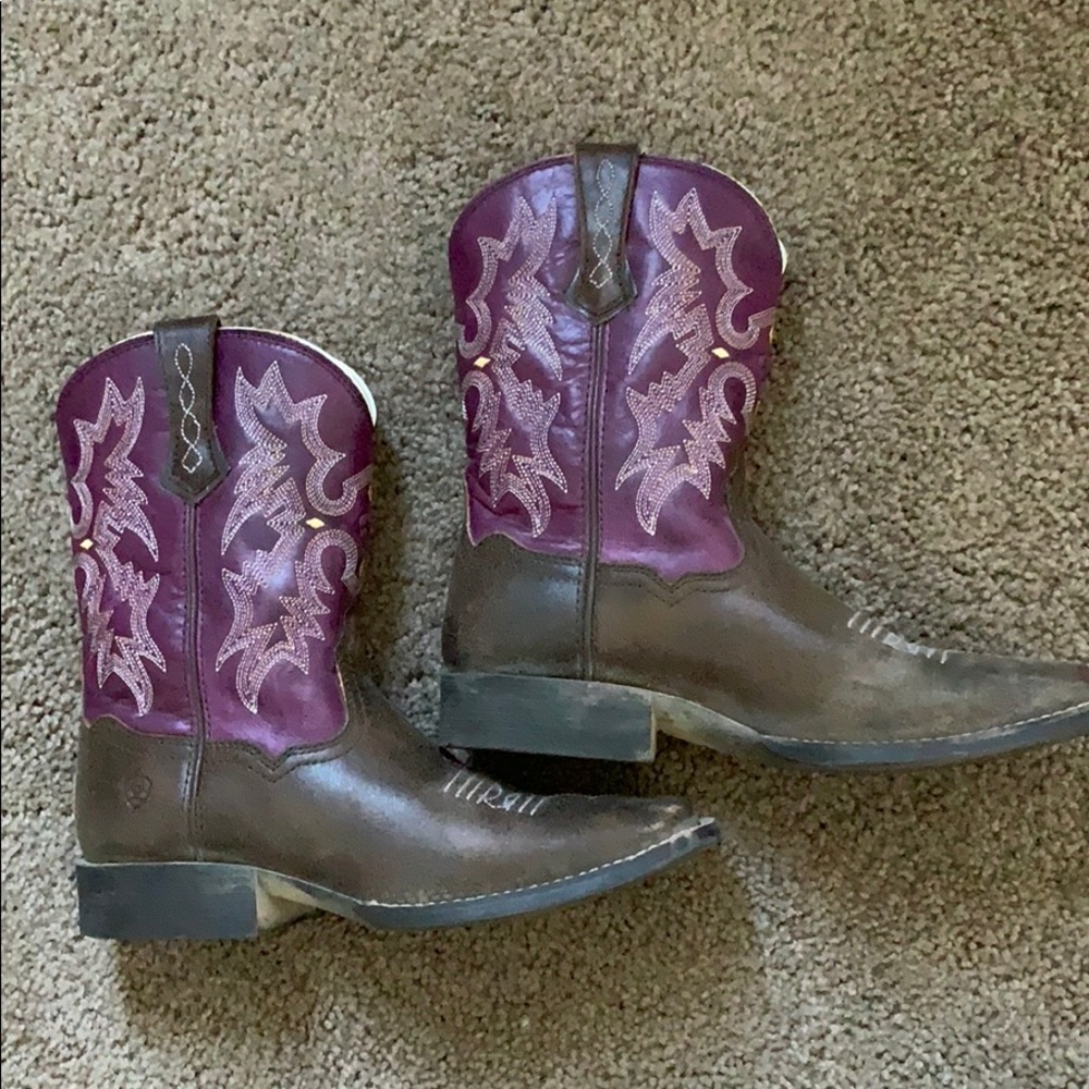 Brown and purple Ariat boots✨